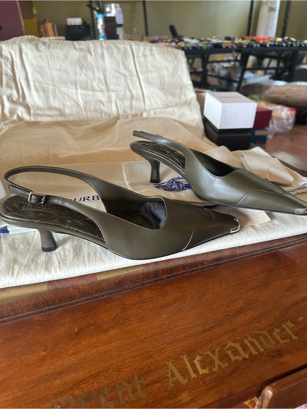 NEW Burberry Chisel Slingback Pumps Loch Leather Kitten Heels